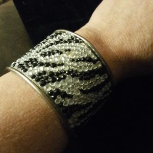 😎 Black and Silver Rhinestone Cuff Bracelet